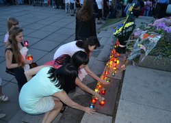 Студенти Уманського НУС разом із молоддю міста взяли участь у святковій свічковій ході, яка завершилася покладанням запалених лампадок до підніжжя Обеліска Слави